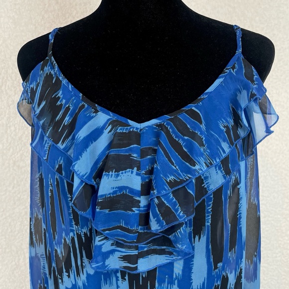 BCBGENERATION • Blue/Black Abstract Print Ruffle Trim V-Neck Tank Top - Picture 10 of 16